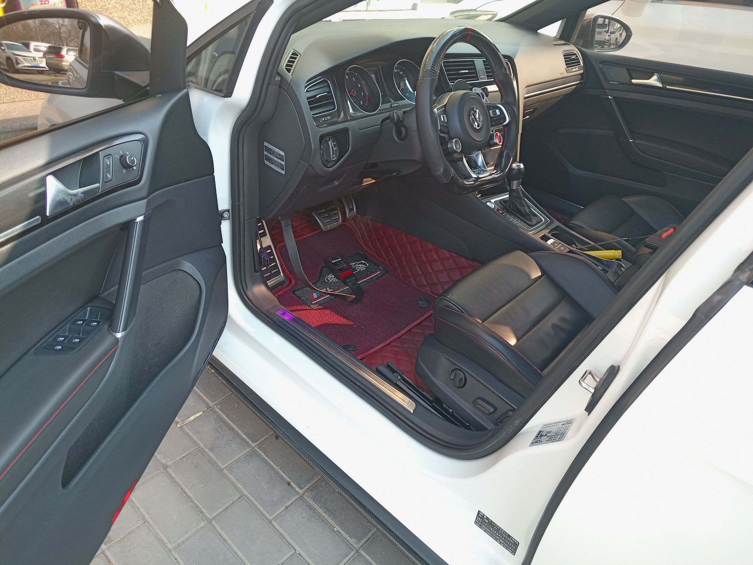 Переднее сиденье в автомобиле