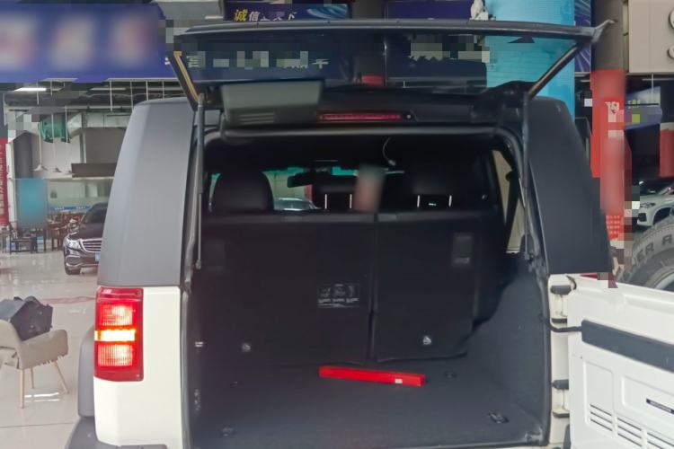 Used BAIC Off-Road BJ40 2016 40L 2.3T Automatic All-Wheel Drive Premium Edition Trunk