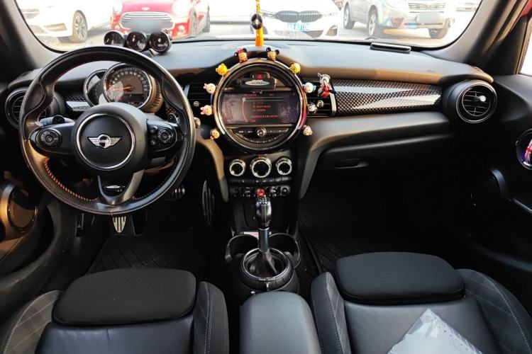 Used MINI 2016 2.0T COOPER S Performance Edition Five-Door Version Center Console