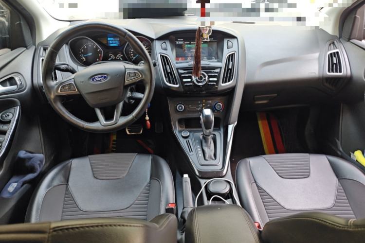 Used Ford Focus 2018 Hatchback Classic 1.6L Automatic Trendy SmartDrive Edition Center Console