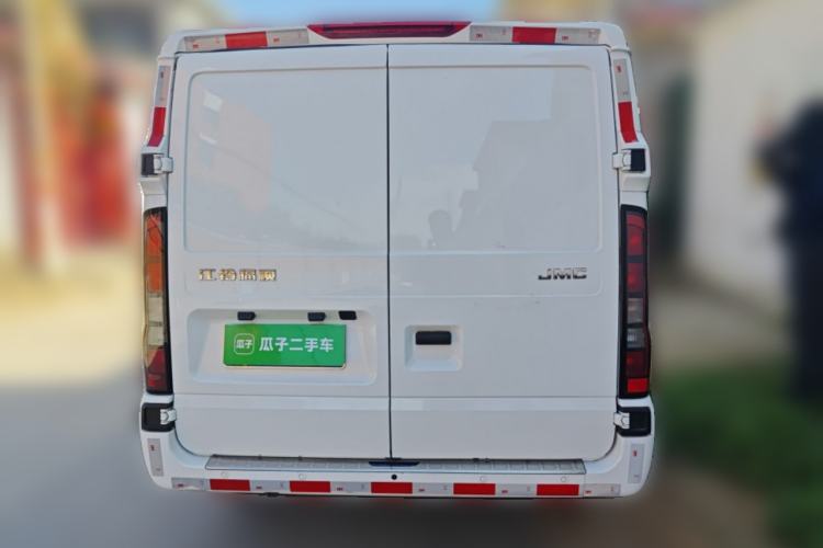 Used JMC Fushun 2023 2.0T Automatic Short-Wheelbase Low-Roof Commercial Van 2/3 Seats with Dual-Opening Tailgate Rear