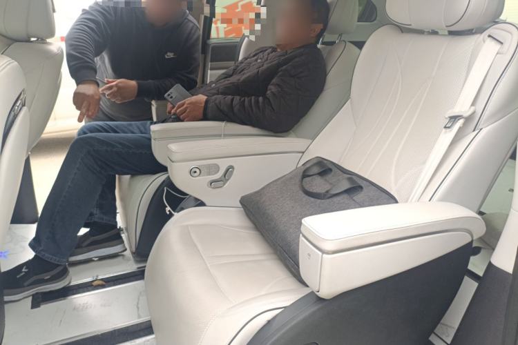 Used XPeng X9 2024 702 Ultra-Long Range Max Left Rear Seat