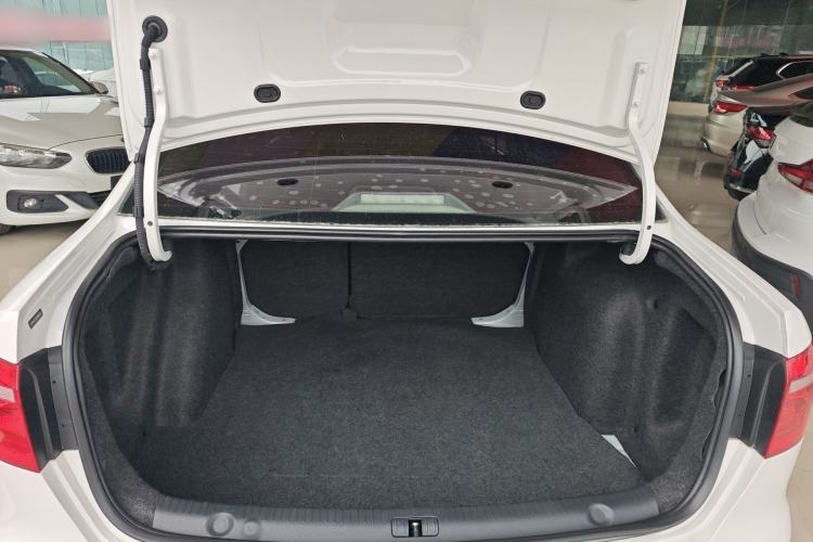 Used Volkswagen Lavida 2013 Revised Version 1.6L Automatic Luxury Edition Trunk