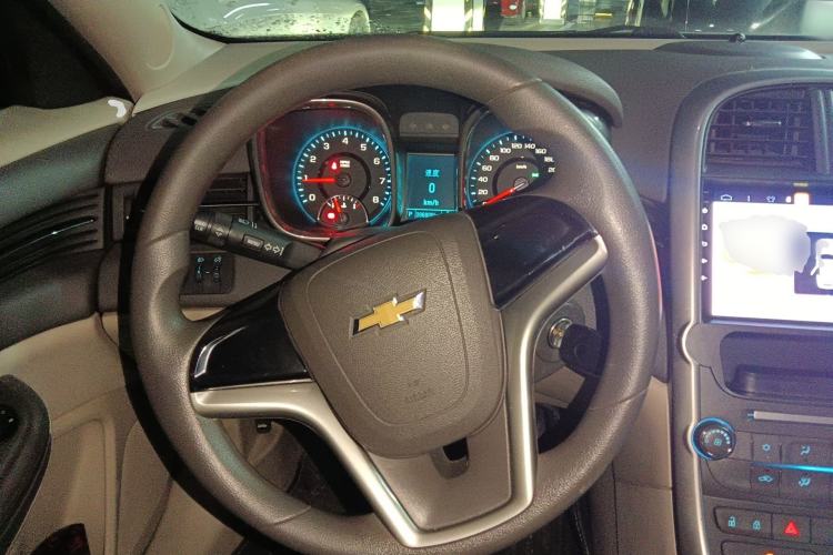 Used Chevrolet Malibu 2014 2.0L Automatic Comfort Edition Steering Wheel
