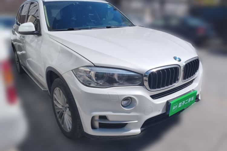 Used BMW X5 2014 xDrive35i Leading Model Front Right 45 Deg