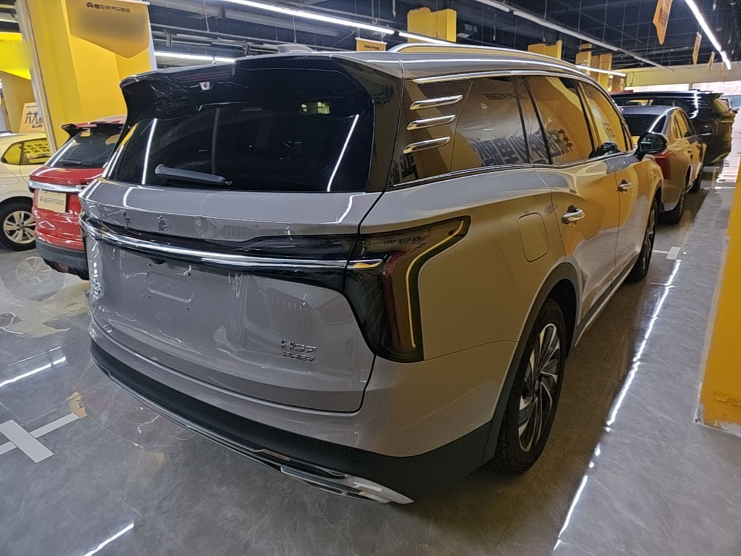 Hongqi HS7 PHEV 2024 2.0T PHEV Four-Wheel-Drive Flagship Edition 6 Seats — снимка 6