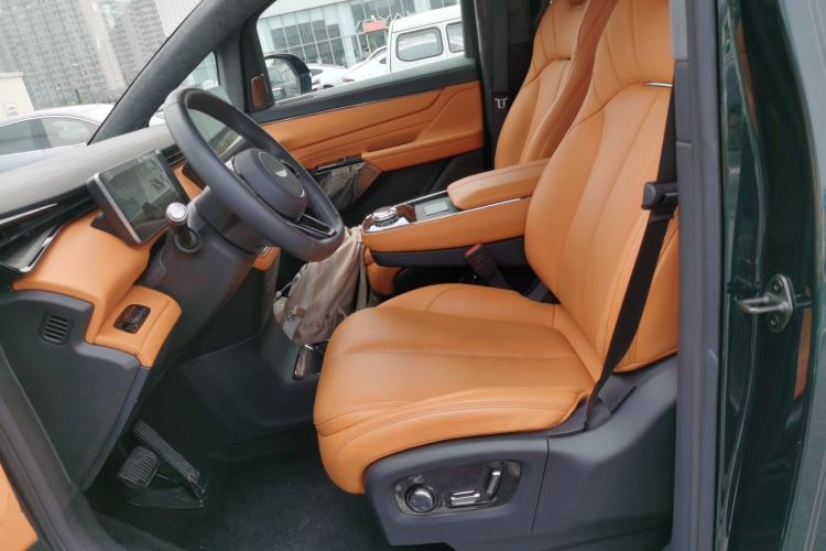 Used Geely Galaxy LEVC L380 2024 140-Degree 6-Seater All-Wheel-Drive Ultra Left Front Seat