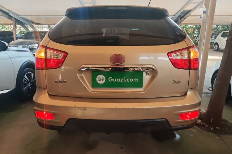 Used BYD S6 2014 2.0L Manual Luxury 5-Seater