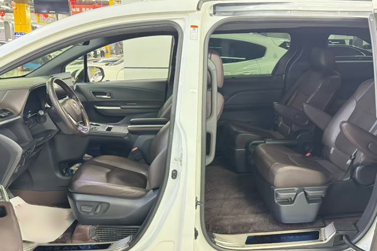 Used Toyota Granvia 2024 2.5L Hybrid Prestige PLUS Four-Wheel Drive Version Interior 3