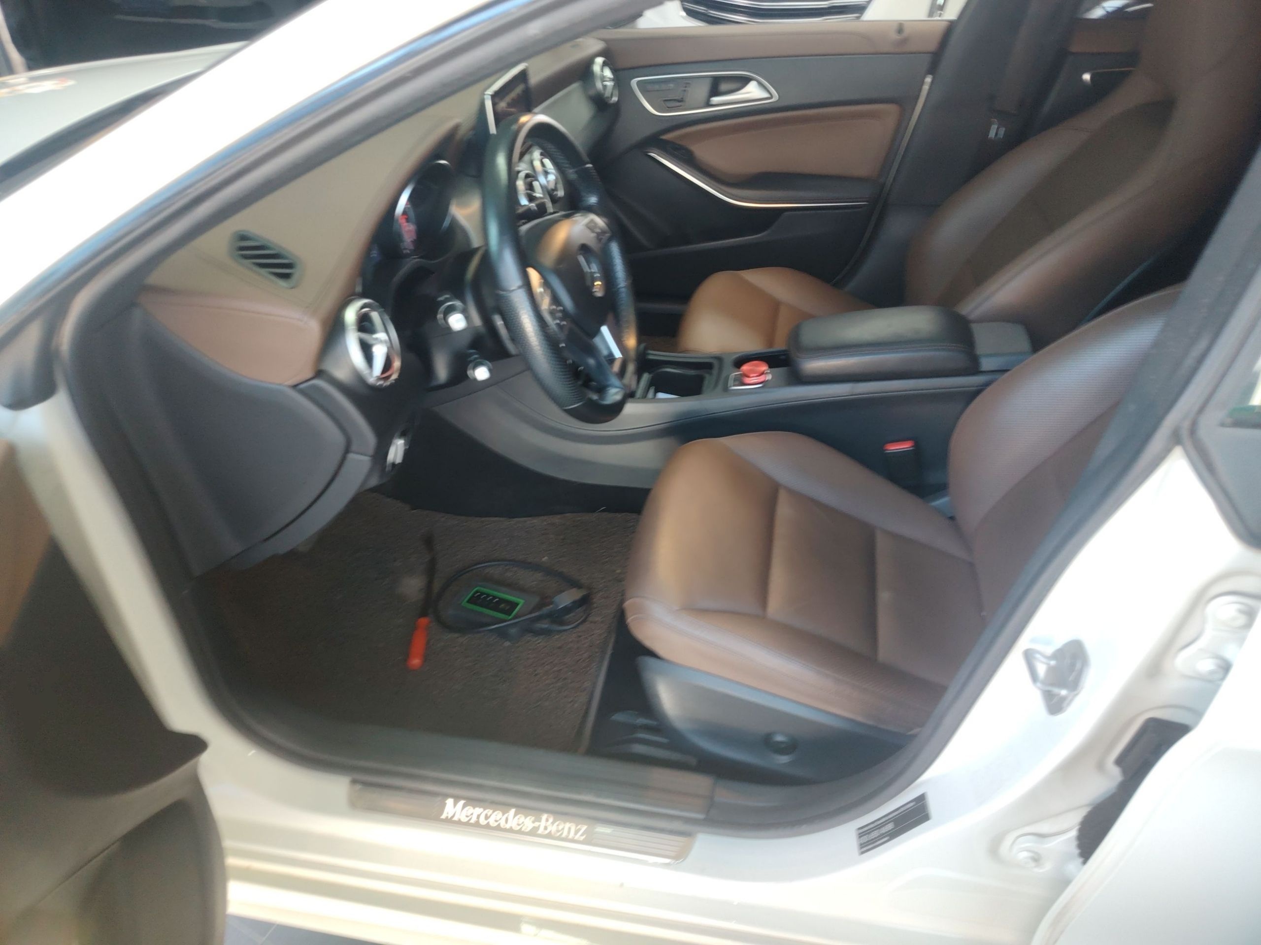 Переднее сиденье в автомобиле