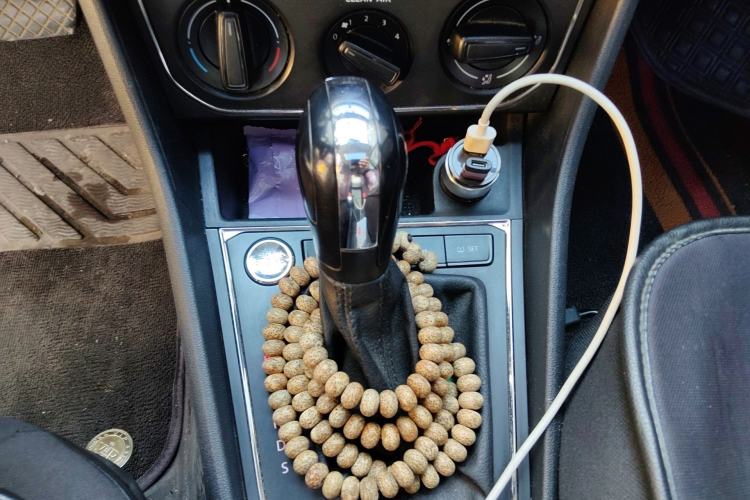 Used Volkswagen Lavida 2017 1.6L Automatic Comfort Edition Gear Lever