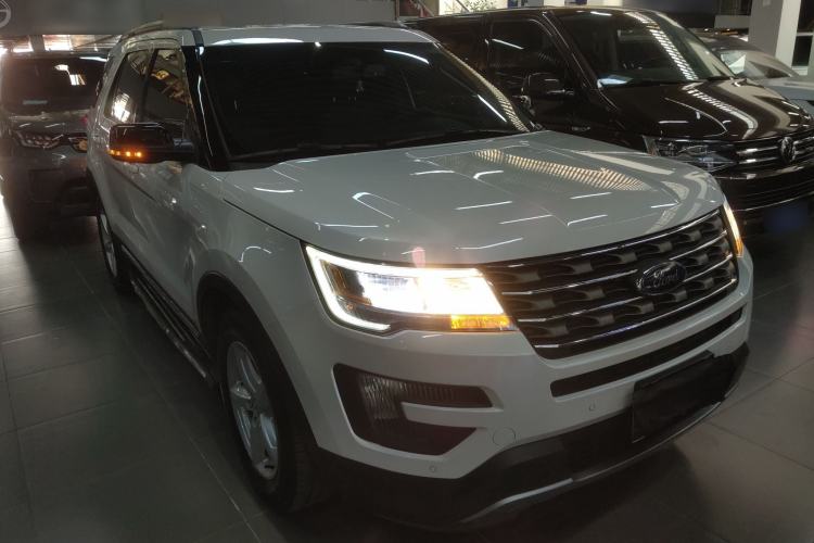Used Ford Explorer  Exterior 2