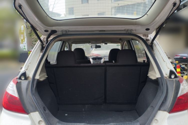 Used Venucia R50 2013 1.6L Automatic Fashion Edition