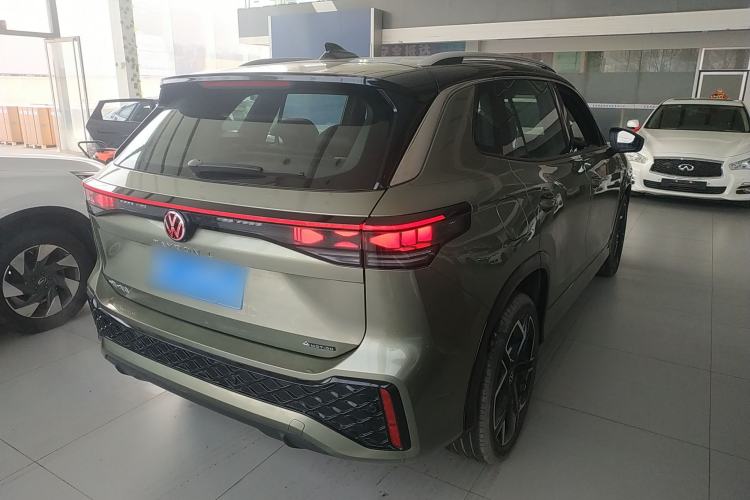 Used Volkswagen Tayron 2025 Tiguan L 380TSI 4Motion Luxury Easy Package Rear Right 45 Deg