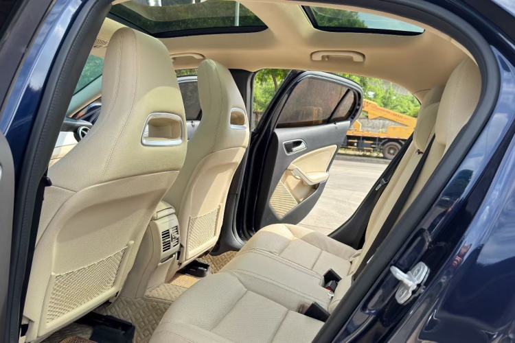 Used Mercedes-Benz GLA 2015 GLA 200 Sport Edition Interior 2