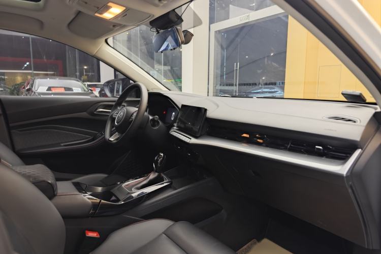 Used MG 5 2022 180 DVVT CVT Youth Luxury Edition
