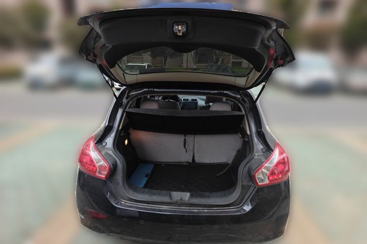 Used Nissan Tiida 2011 1.6L Manual Comfort Edition