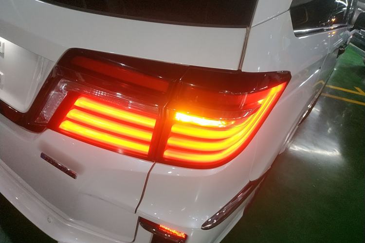 Used Honda Elysion 2019 2.0L Hybrid Luxury Edition
