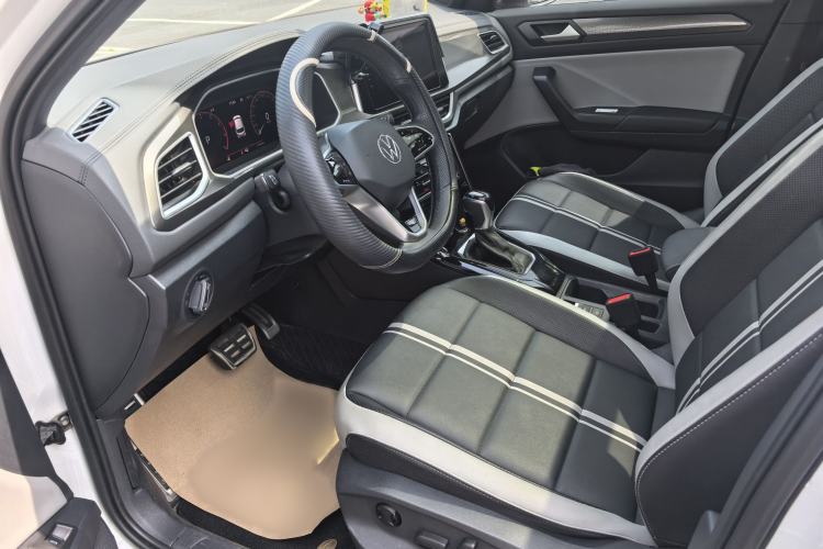 Used Volkswagen T-ROC 2023 300TSI DSG Two-Wheel-Drive Chen Guang Edition
