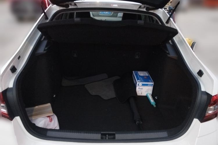 Used Skoda Octavia 2018 1.6L Automatic Luxury Edition Trunk