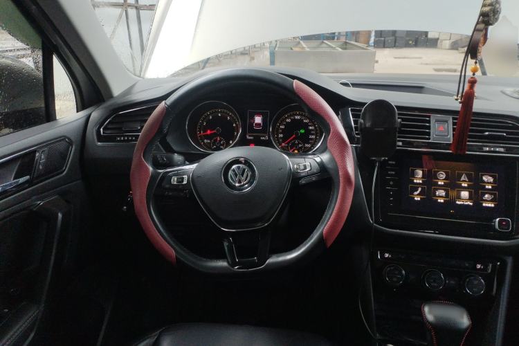 Used Volkswagen Tiguan L 2020 330TSI Automatic Two-Wheel Drive Smart Luxury Edition China VI Standard Steering Wheel