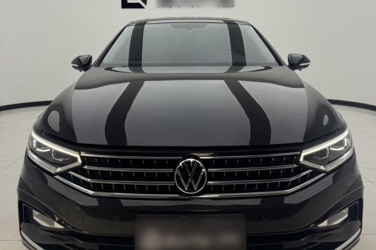 Used Volkswagen Magotan 2023 2 Million Units Limited Edition 330TSI DSG Leading Version
