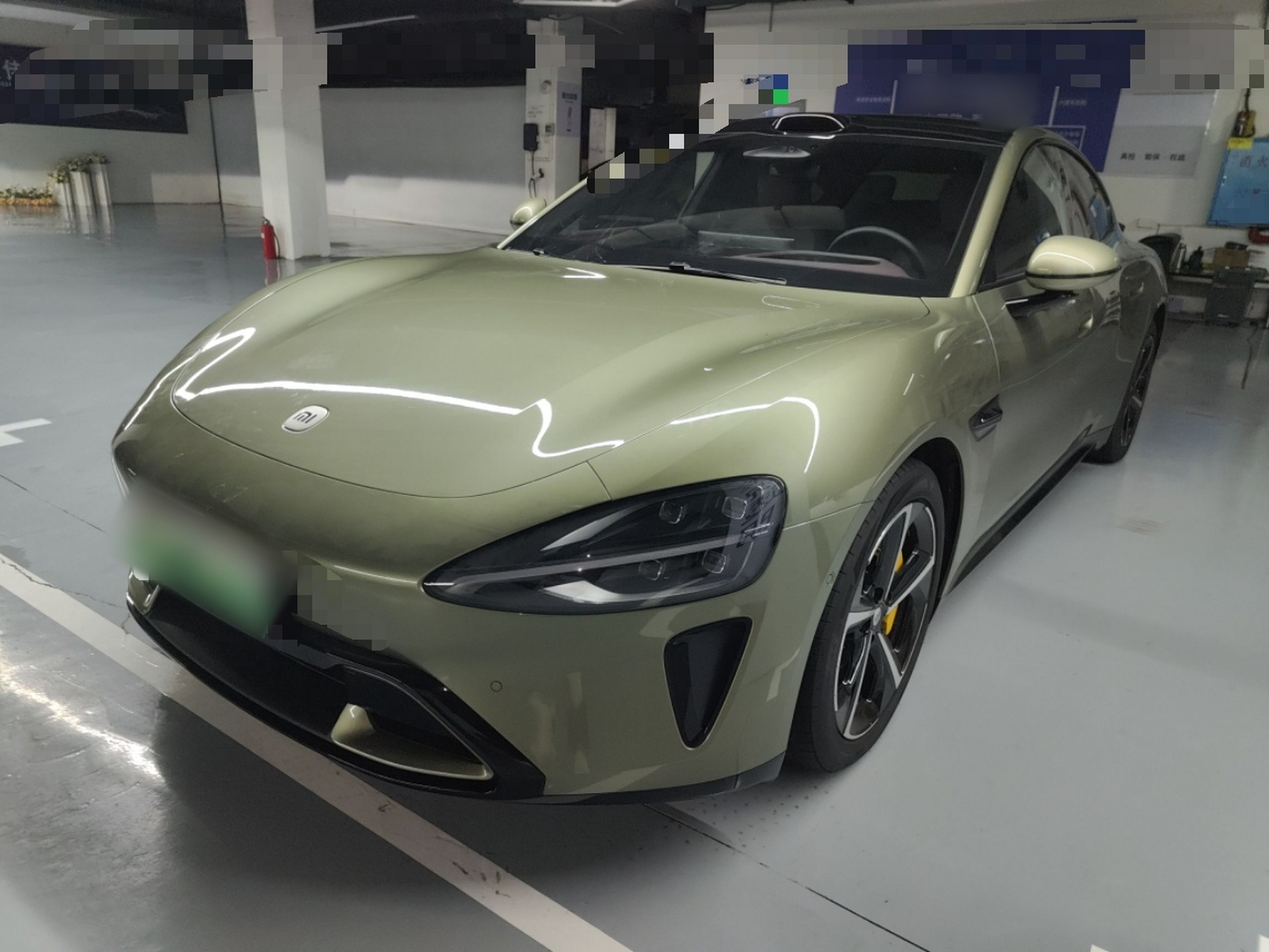 تحت مقدمة السيارة