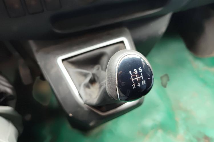 Used JMC Transit 2021 2.8T Space King Standard Version Long Wheelbase Mid-Height Roof Rear Single Tire – Step 6-Seater Diesel China VI Emission Standard JX493
