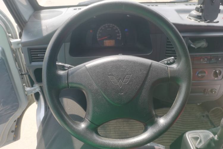Used Wuling Zhiguang 2023 1.5L Practical Version 5/7 Seats Steering Wheel