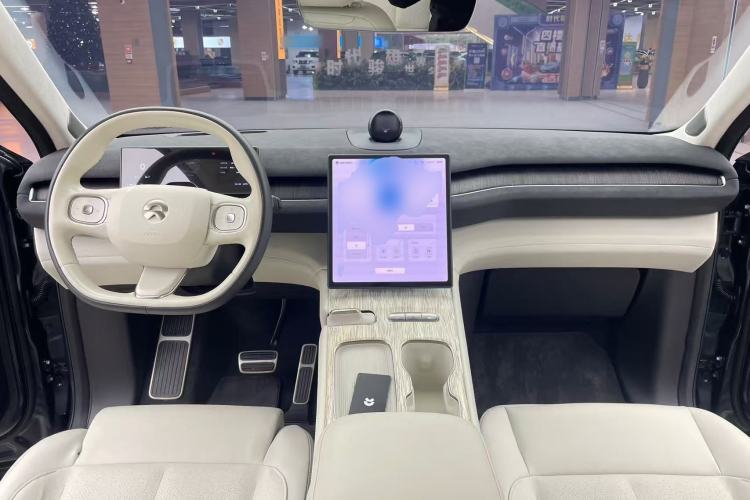 Used Nio ES7 2022 75 kWh Center Console