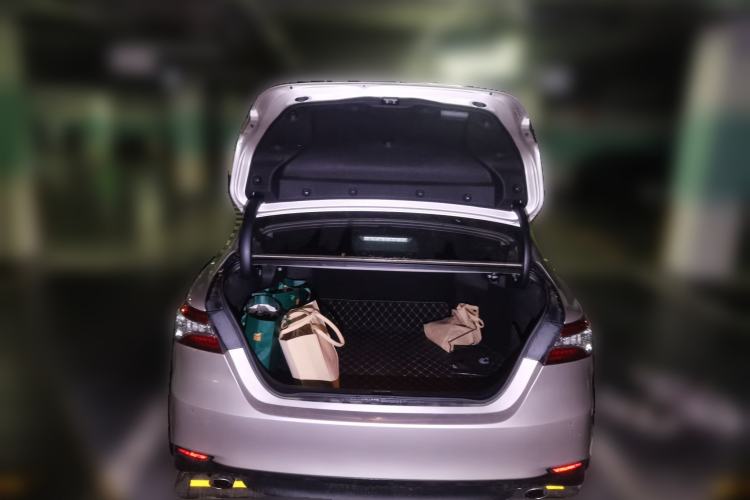 Used Toyota Camry 2021 2.0G Luxury Edition
