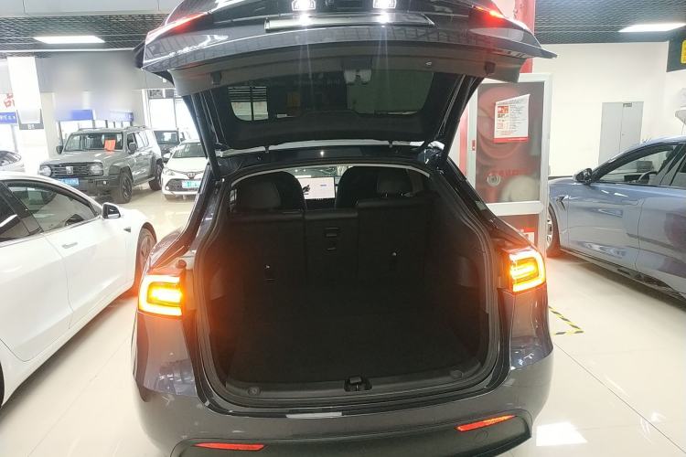 Used Tesla Model Y 2022 Rear-Wheel-Drive Version Trunk