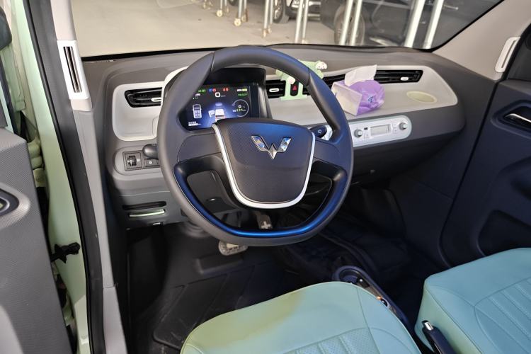 Used Wuling Hongguang MINIEV 2021 Macaron Fashion Model Lithium Iron Phosphate Center Console