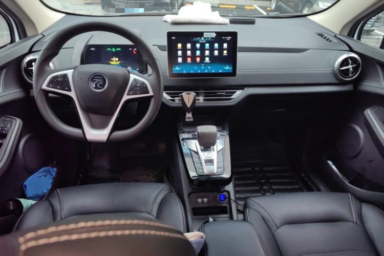 Used BYD Yuan New Energy 2019 EV535 Smart Connect Trendsetting Model Center Console