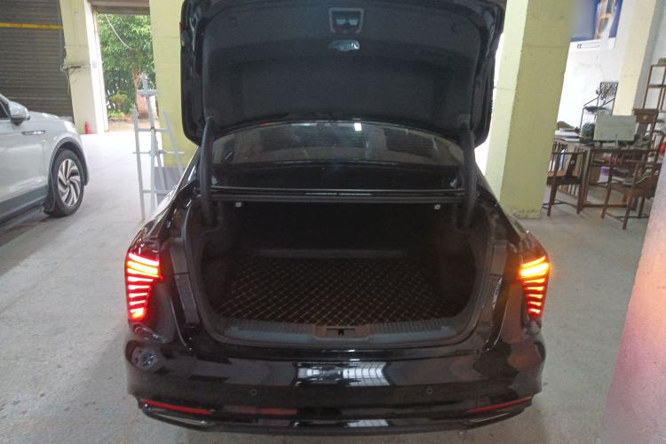 Used Hongqi H5 2025 1.5T DCT Xuan Ying Edition Trunk