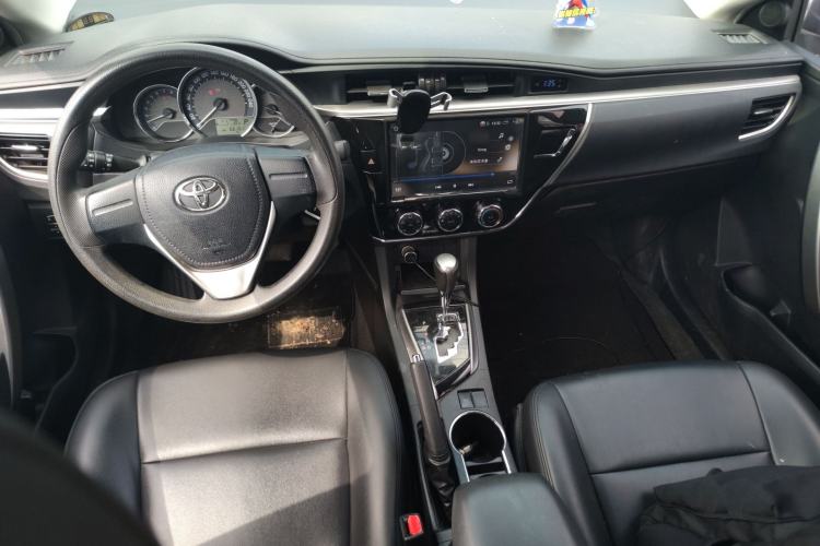 Used Toyota Corolla 2014 1.6L CVT GL Center Console