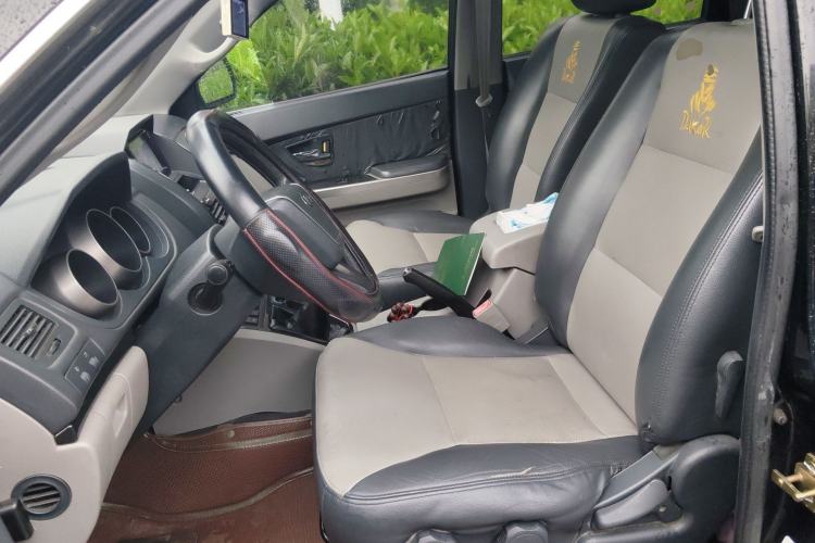 Used RELY X5 2011 2.0T Four-Wheel Drive Elite Version Left Front Seat