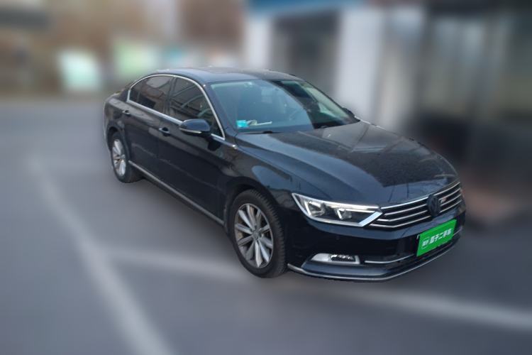 Used Volkswagen Magotan 2018 330TSI DSG Advanced Model Front Right 45 Deg