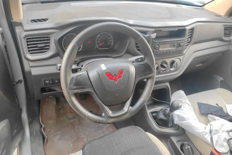 Used Wuling Hongguang V 2021 1.5L Jingqu Edition Enclosed-Window Vehicle LAR