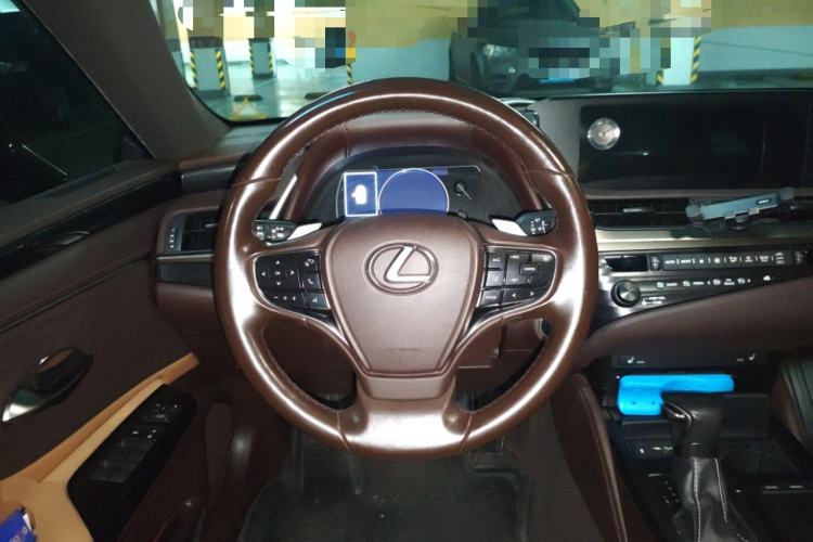 Used Lexus ES 2018 300h Premier Edition China VI Standard