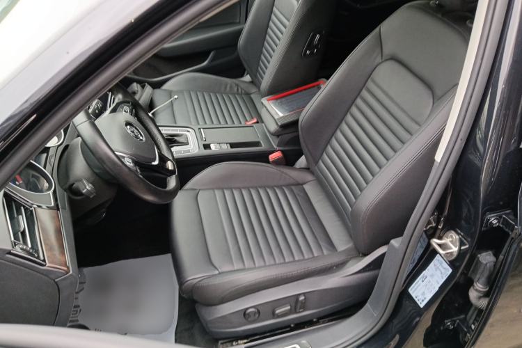 Used Volkswagen Magotan 2019 330TSI DSG Luxury Version China VI Standard Left Front Seat