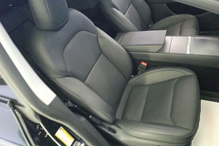 Used Tesla Model Y 2025 Rear-Wheel-Drive Version Right Front Seat