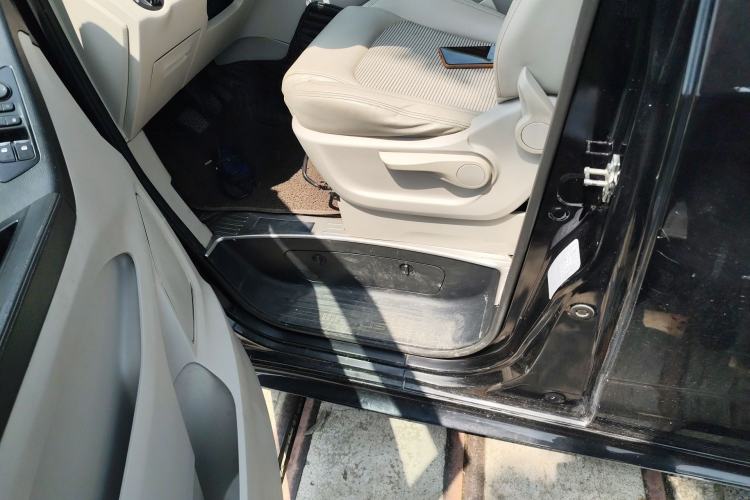 Used SAIC MAXUS G10 2018 PLUS 2.4L Manual Elite Edition
