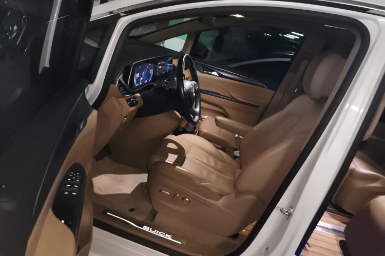 Used Buick GL8 2021 ES Landtrek 653T Luxury Model Interior 3