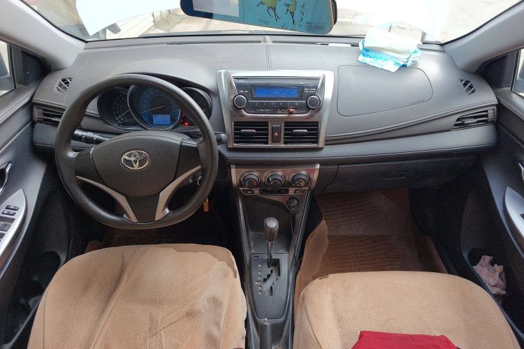 Used Toyota YARiS L Zhi Xuan 2015 1.5E Automatic Charm Edition Center Console