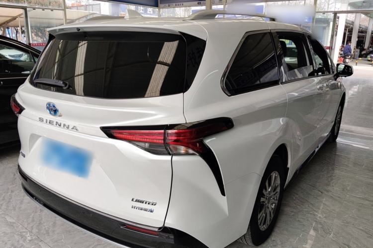 Used Toyota SIENNA 2021 2.5L Hybrid Premium Edition Rear Right 45 Deg
