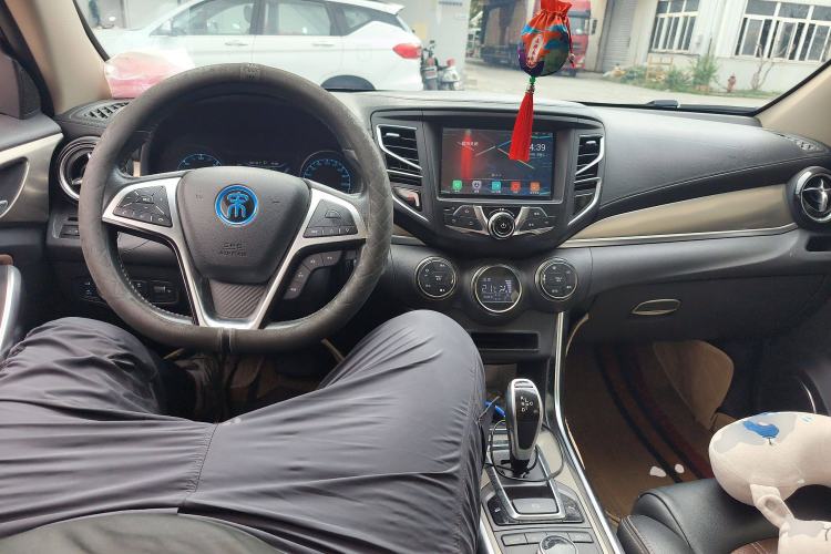 Used BYD Song New Energy 2017 Song DM 1.5TID All-Wheel Drive Prestige Model Center Console