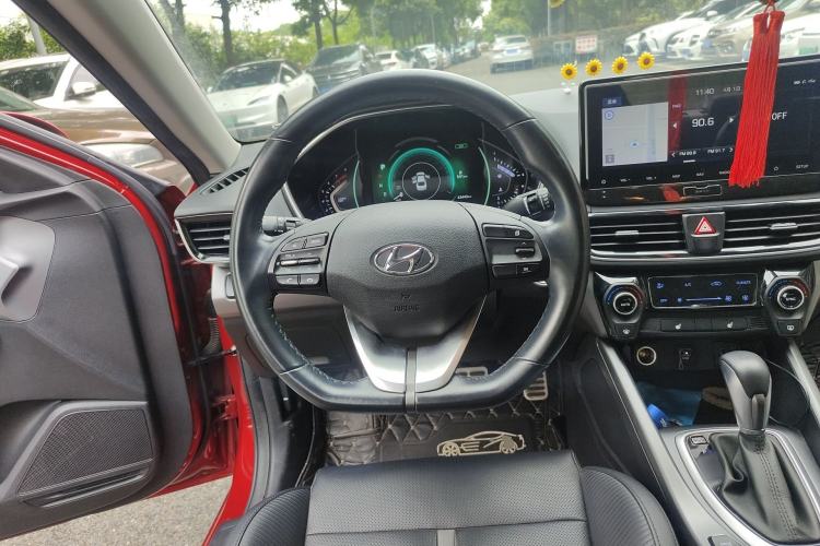 Used Hyundai Lafesta 2019 280TGDi Smart Speed Version China VI Standard Steering Wheel