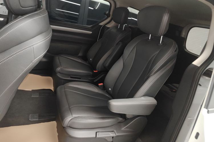 Used SAIC MAXUS G10 2023 Facelift 2.0L Manual Multi-Function Version Gasoline 7-Seater
