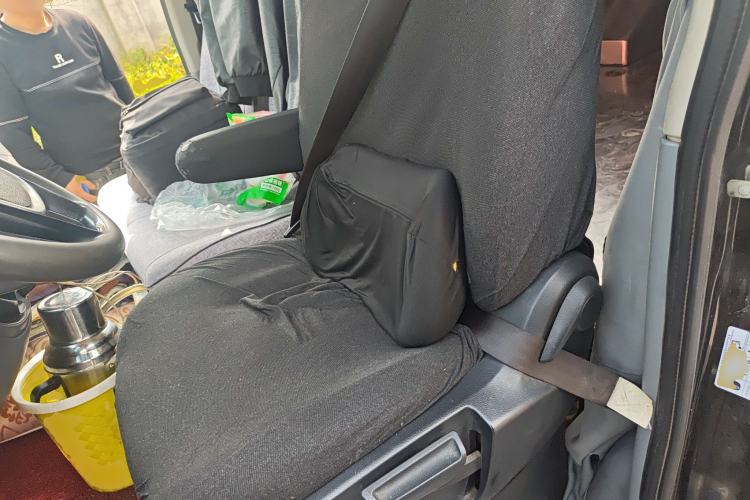 Used SAIC MAXUS Xintu V80 2019 2.5T Classic Model 6-Speed Manual Aotong Long Wheelbase Mid-Height 7-Seater